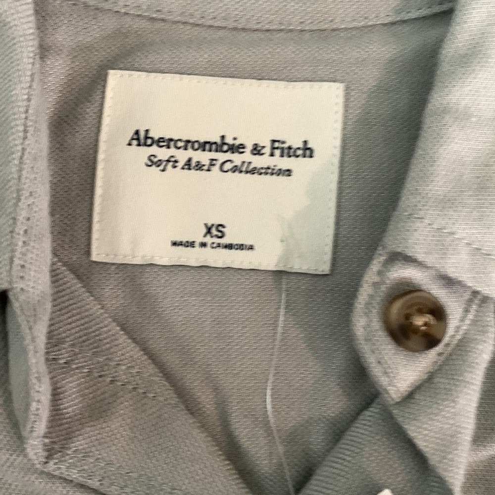 NWT A&F button down - Picture 4 of 4